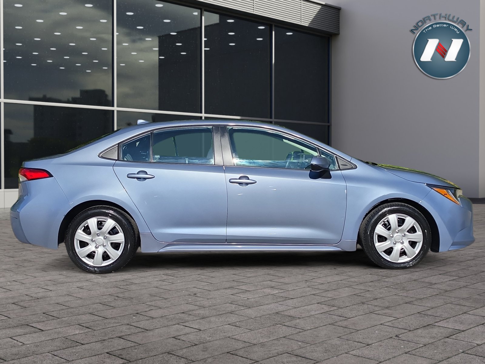 Used 2022 Toyota Corolla LE FWD image 6