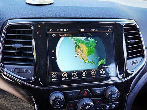 Certified 2022 Jeep Grand Cherokee Laredo X RWD image 24