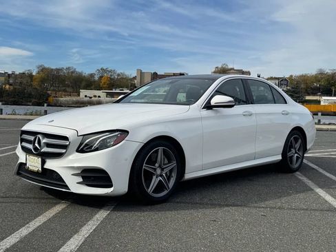 Used 2017 Mercedes-Benz E 300 4MATIC image 3