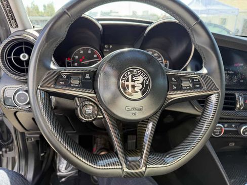 Used 2017 Alfa Romeo Giulia image 18