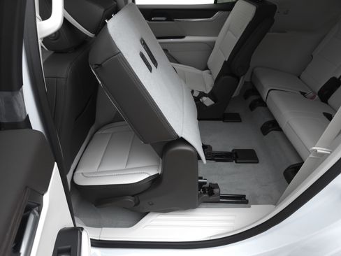 New 2026 GMC Acadia Denali w/ Super Cruise Package FWD image 32