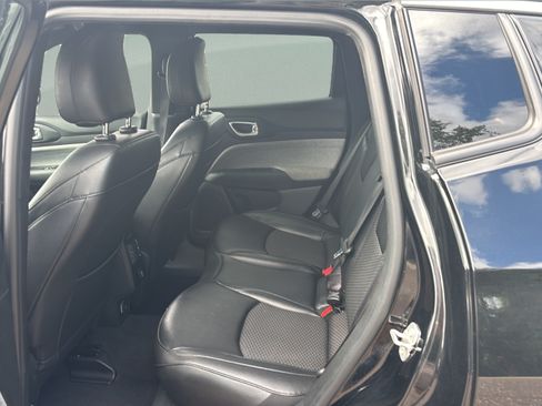 Used 2024 Jeep Compass Latitude AWD/4WD image 10