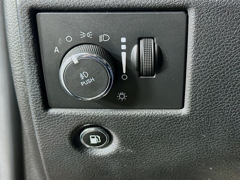 Used 2019 Jeep Grand Cherokee Limited w/ Luxury Group II RWD image 17