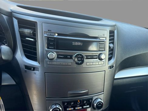 Used 2010 Subaru Outback 2.5i Premium AWD/4WD image 16