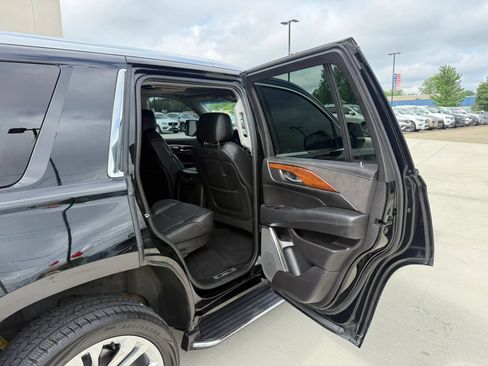 Used 2018 Cadillac Escalade Premium Luxury w/ LPO, Radiant Package AWD/4WD image 23