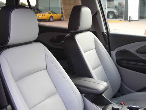 Used 2023 GMC Terrain SLT FWD image 19