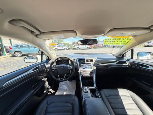 Used 2018 Ford Fusion SE w/ Equipment Group 602A FWD image 14