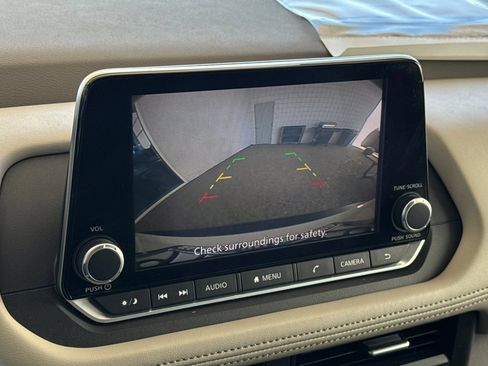 Used 2023 Nissan Rogue SV FWD image 21