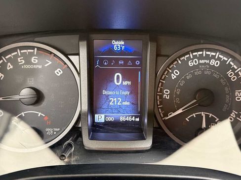 Used 2016 Toyota Tacoma TRD Sport w/ Towing Package AWD/4WD image 17