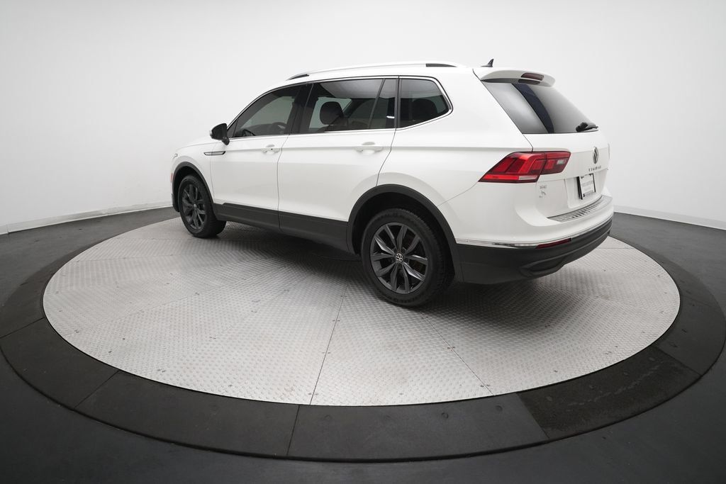 Used 2022 Volkswagen Tiguan SE AWD/4WD image 32
