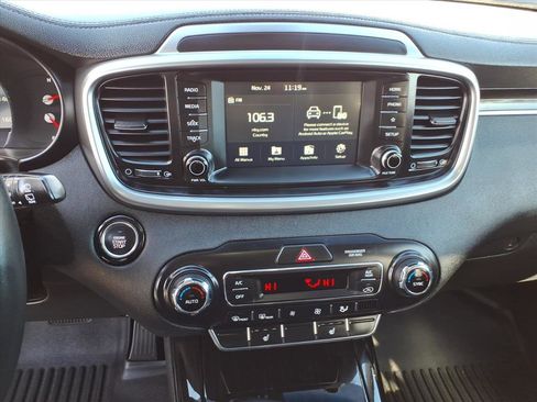 Used 2020 Kia Sorento EX image 19