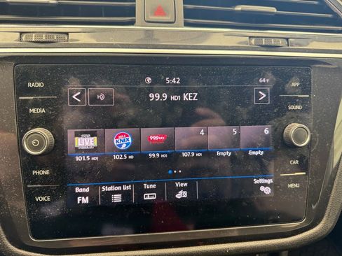 Used 2020 Volkswagen Tiguan SE FWD image 24