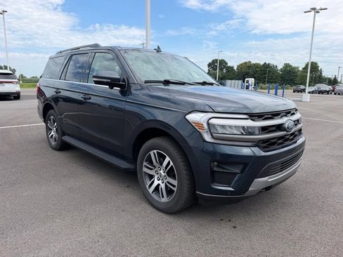Used 2024 Ford Expedition XLT AWD/4WD image 3