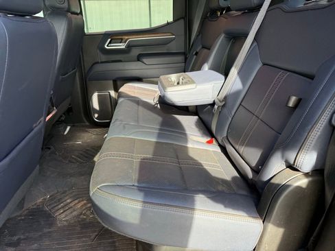 Used 2022 Chevrolet Silverado 1500 High Country w/ Z71 Off-Road Package AWD/4WD image 9