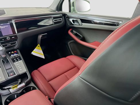 New 2026 Porsche Macan AWD/4WD image 26