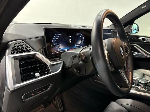 Used 2025 BMW X7 M60i image 22