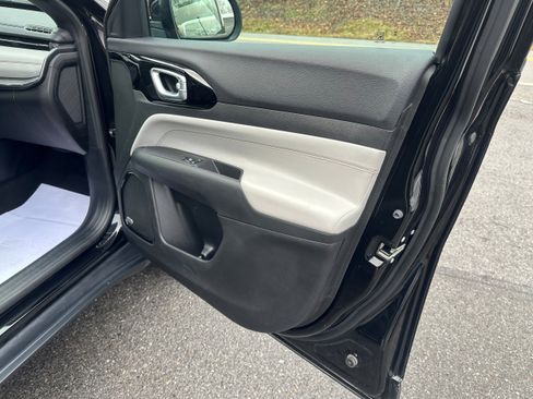 Used 2024 Jeep Compass Limited w/ Sun and Sound Group image 14