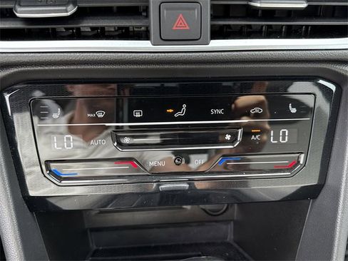 Used 2025 Volkswagen Taos SE image 23