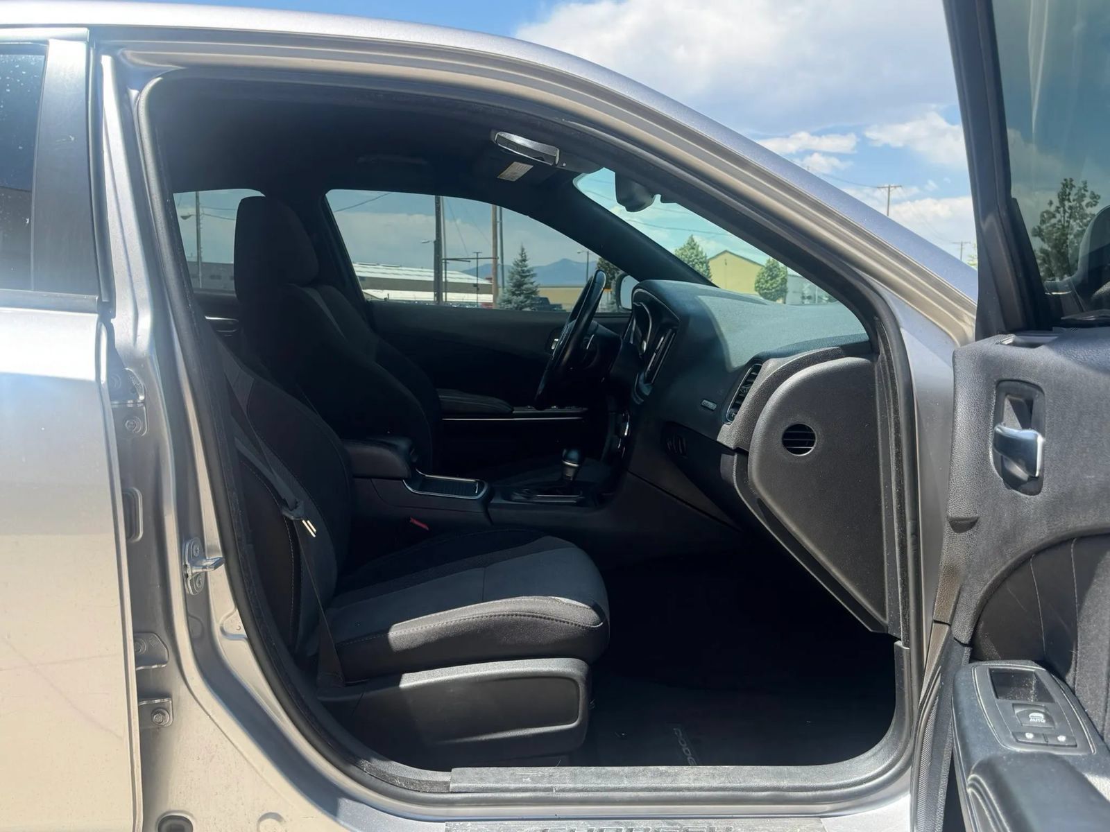 Used 2015 Dodge Charger SXT RWD image 14