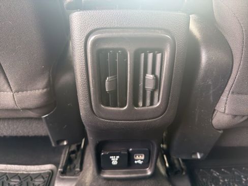 Used 2019 Jeep Compass Sport w/ Tech Group FWD image 21