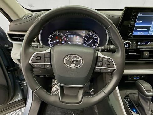 Used 2022 Toyota Highlander XLE image 11