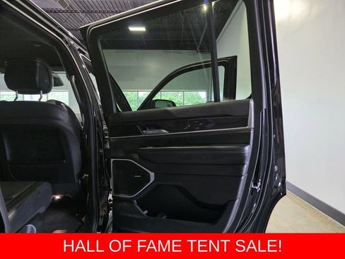 Used 2022 Jeep Wagoneer Series I AWD/4WD image 25