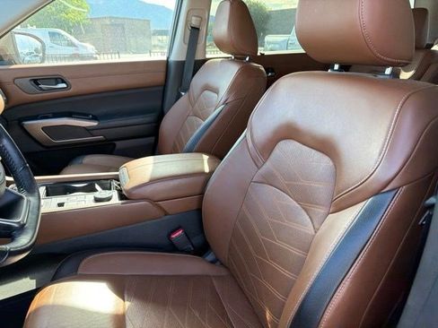 Used 2023 Nissan Pathfinder Platinum AWD/4WD image 10