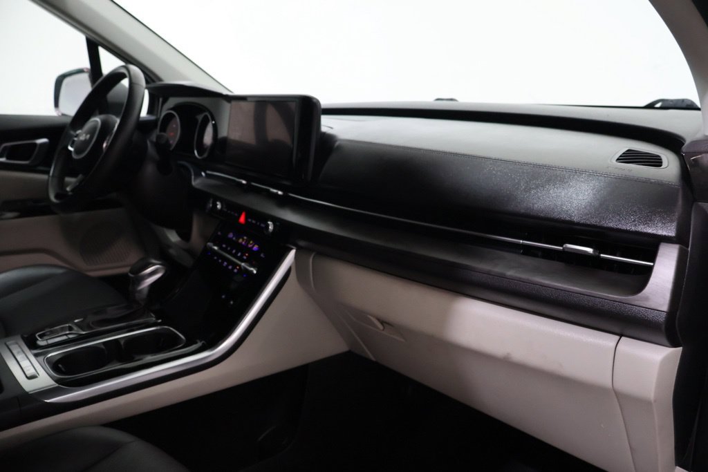 Used 2023 Kia Carnival EX FWD image 18