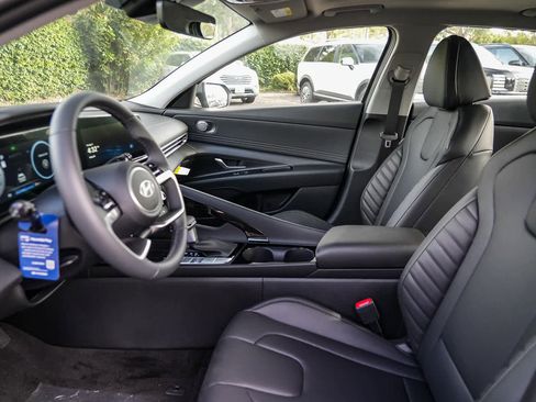 New 2026 Hyundai Elantra Limited FWD image 18