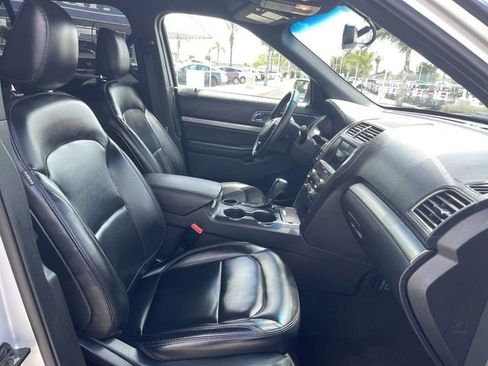 Used 2019 Ford Explorer XLT w/ Equipment Group 202A FWD image 28