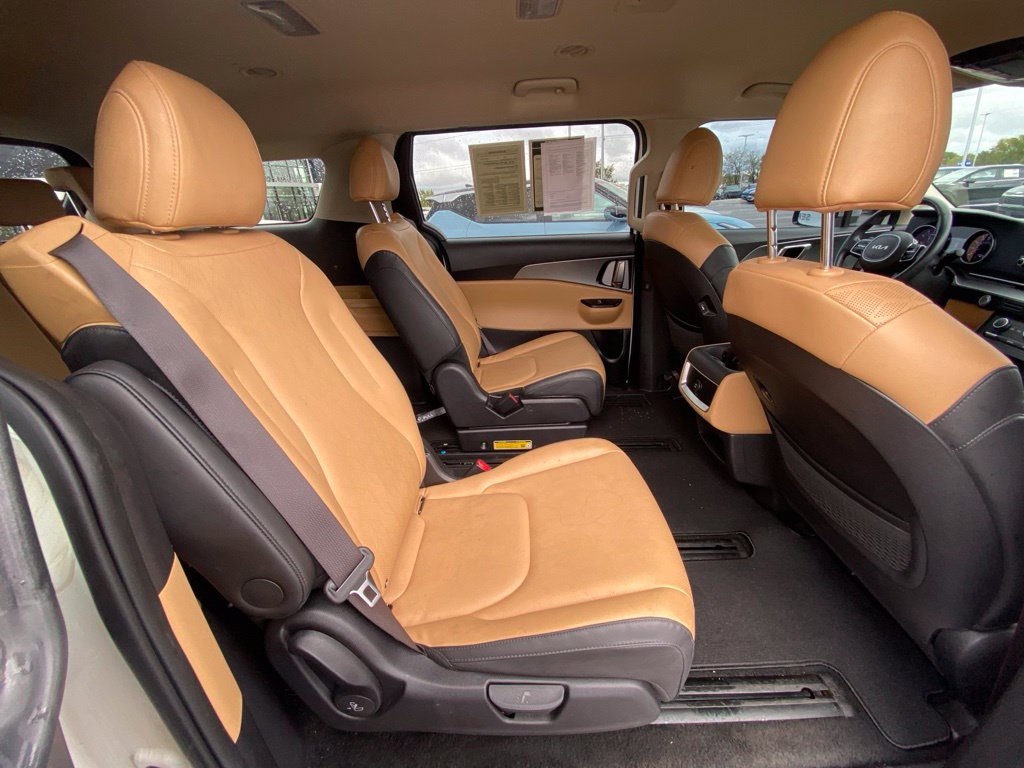 Certified 2024 Kia Carnival LX FWD image 25