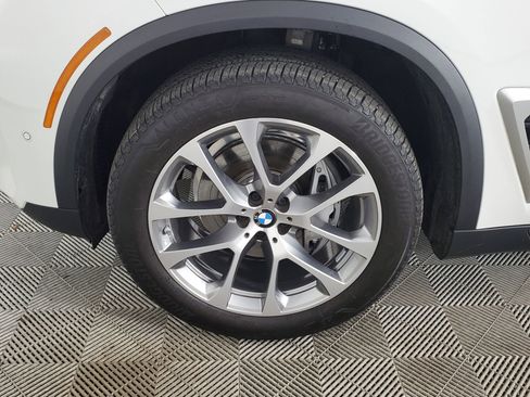 Used 2025 BMW X5 xDrive40i w/ Parking Assistance Package AWD/4WD image 17