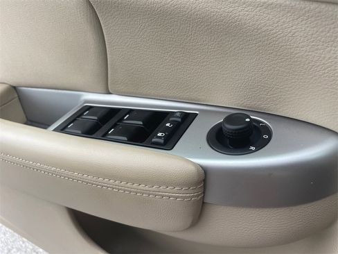 Used 2012 Chrysler 200 Touring image 27