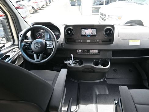Used 2024 Mercedes-Benz Sprinter 2500 image 23