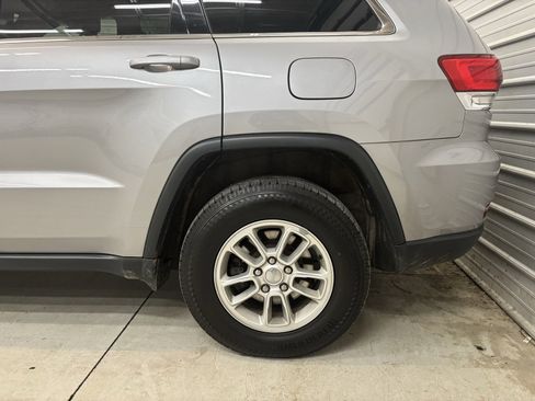 Used 2019 Jeep Grand Cherokee Laredo image 6