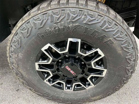 New 2026 GMC Sierra 2500 AT4X w/ LPO, Black Badging Package image 12