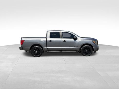 Used 2018 Nissan Titan SV w/ SV Convenience Package AWD/4WD image 2