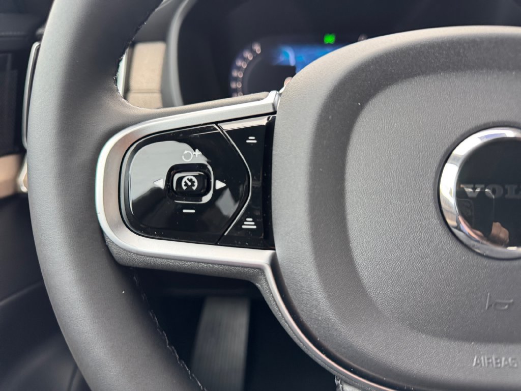 New 2026 Volvo XC90 T8 Plus w/ Protection Package Premier AWD/4WD image 16
