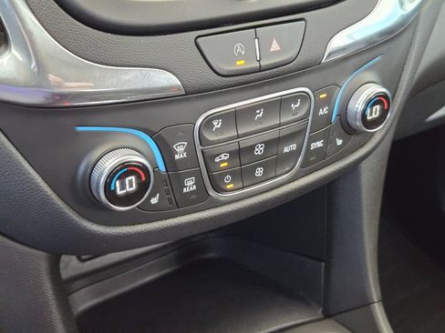 Used 2023 Chevrolet Equinox LT FWD image 17
