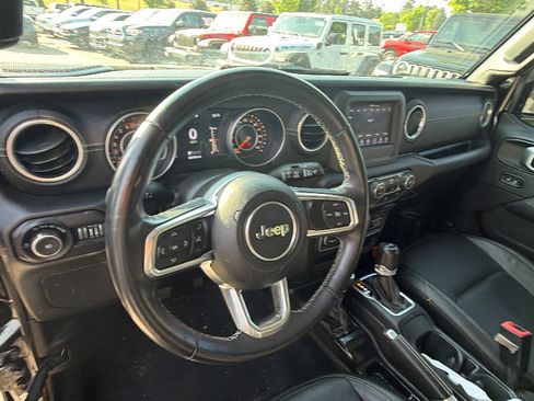 Used 2018 Jeep Wrangler Unlimited Sahara w/ Dual Top Group AWD/4WD image 24