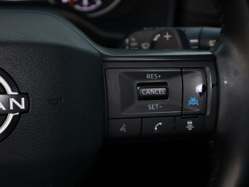 Used 2025 Nissan Rogue SV FWD image 14