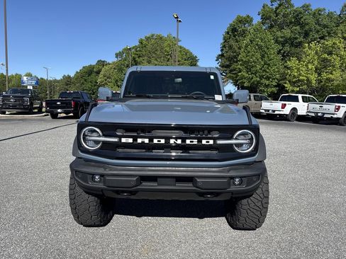 New 2025 Ford Bronco Outer Banks w/ Sasquatch Package AWD/4WD image 2