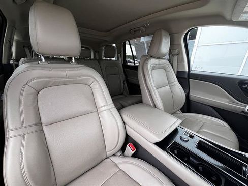 Used 2023 Lincoln Aviator Reserve RWD image 9