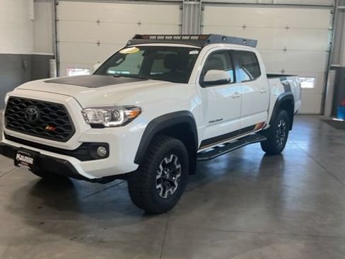 Used 2022 Toyota Tacoma TRD Off-Road w/ Technology Package AWD/4WD image 9