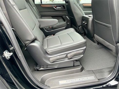Used 2026 GMC Yukon XL Denali w/ Advanced Technology Package image 15