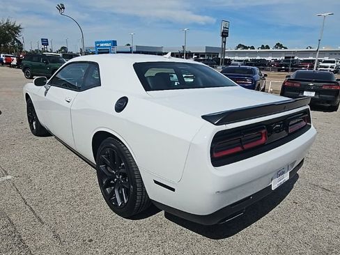 Used 2023 Dodge Challenger SXT w/ Plus Package image 5