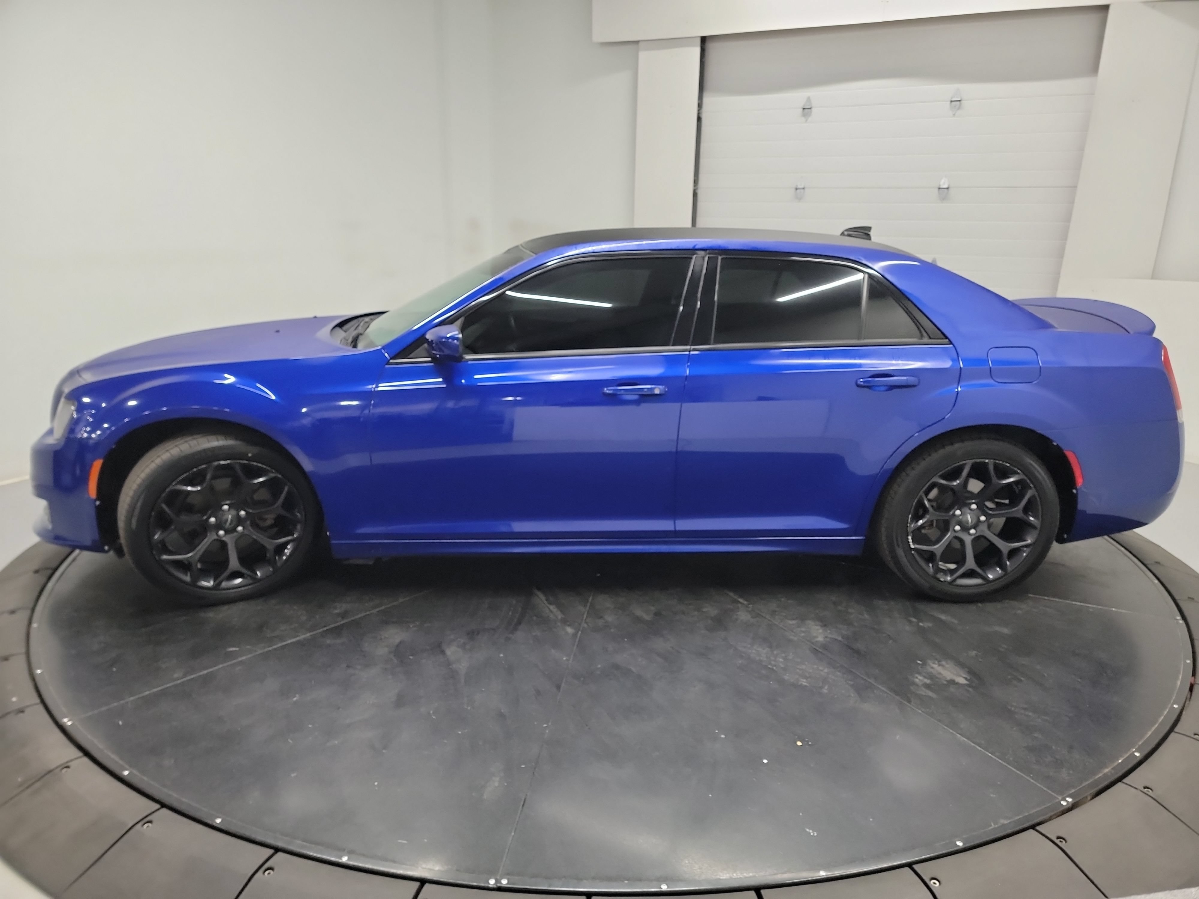 Used 2019 Chrysler 300 S w/ S Model Appearance Package RWD image 4