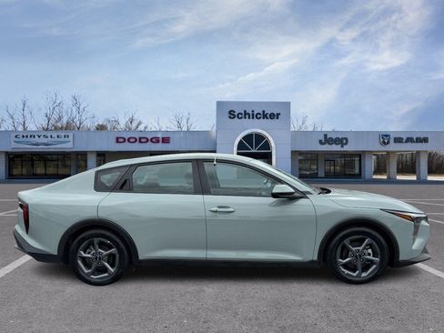 Used 2025 Kia K4 FWD image 2