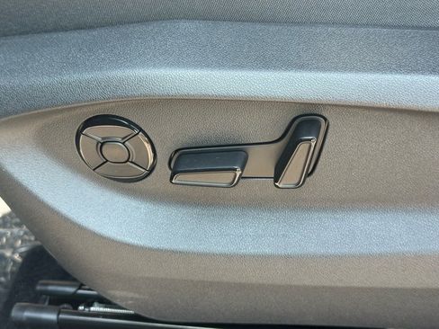 New 2025 Volkswagen Tiguan SE R-Line image 23