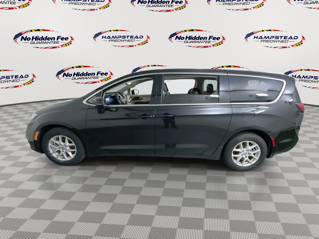 Used 2023 Chrysler Pacifica Touring-L FWD image 6